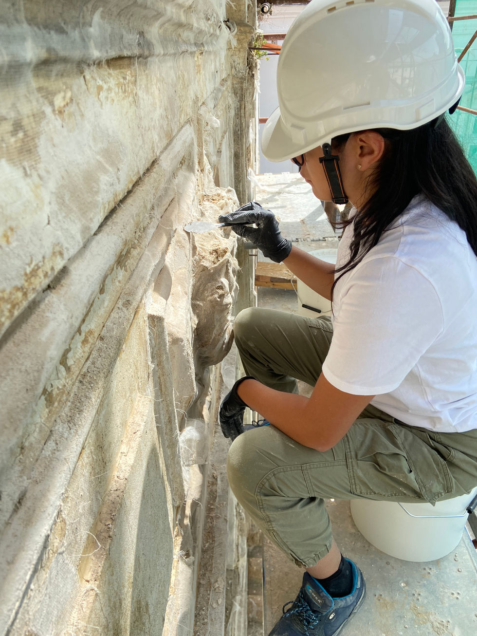 Particolare del restauro della facciata della Chiesa della SS. Annunziata