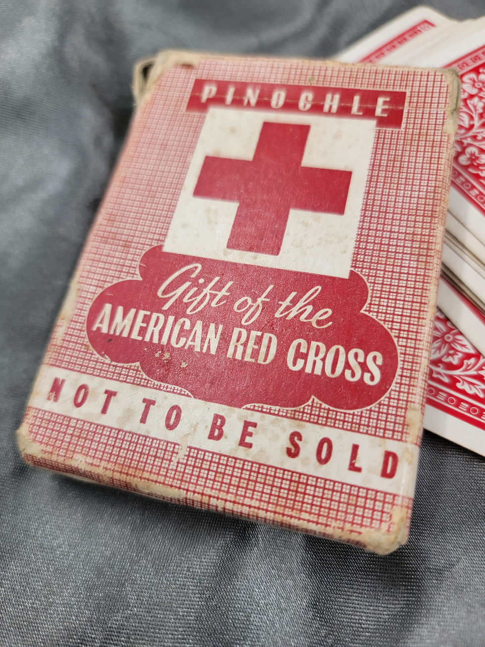 Miniaturbild: KOREAN WAR ERA RED CROSS PINOCHLE GAME