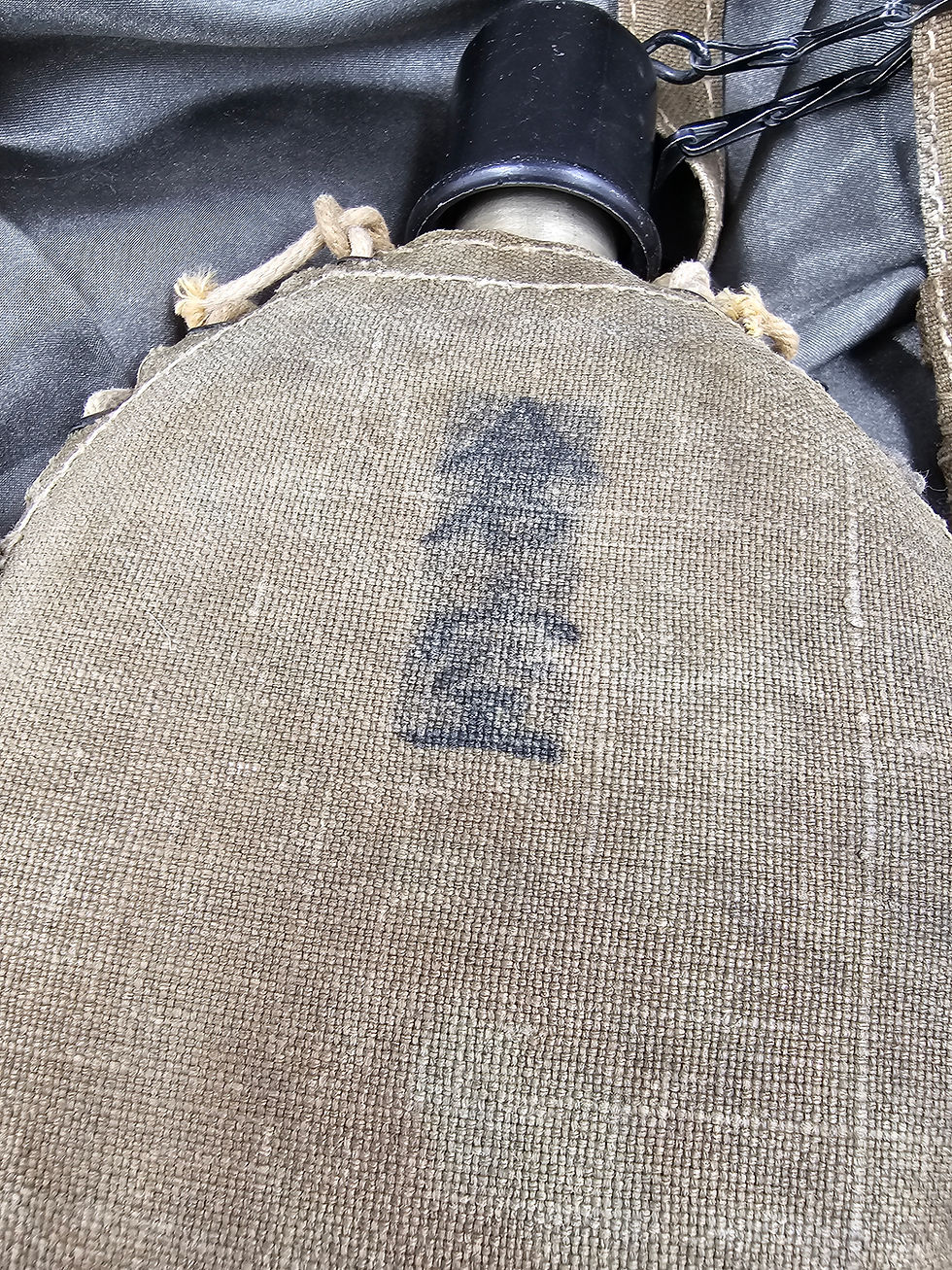 Miniaturbild: WWII JAPANESE NAVY OFFICER CANTEEN
