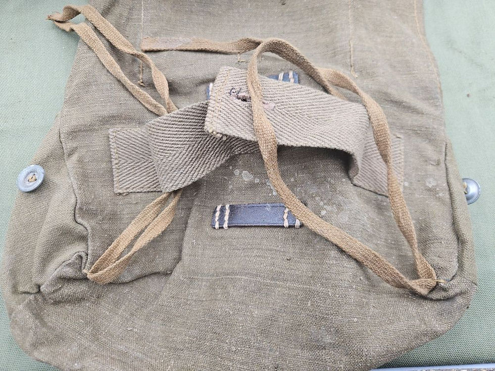 サムネイル： WWII German Implements Bag for A Frame