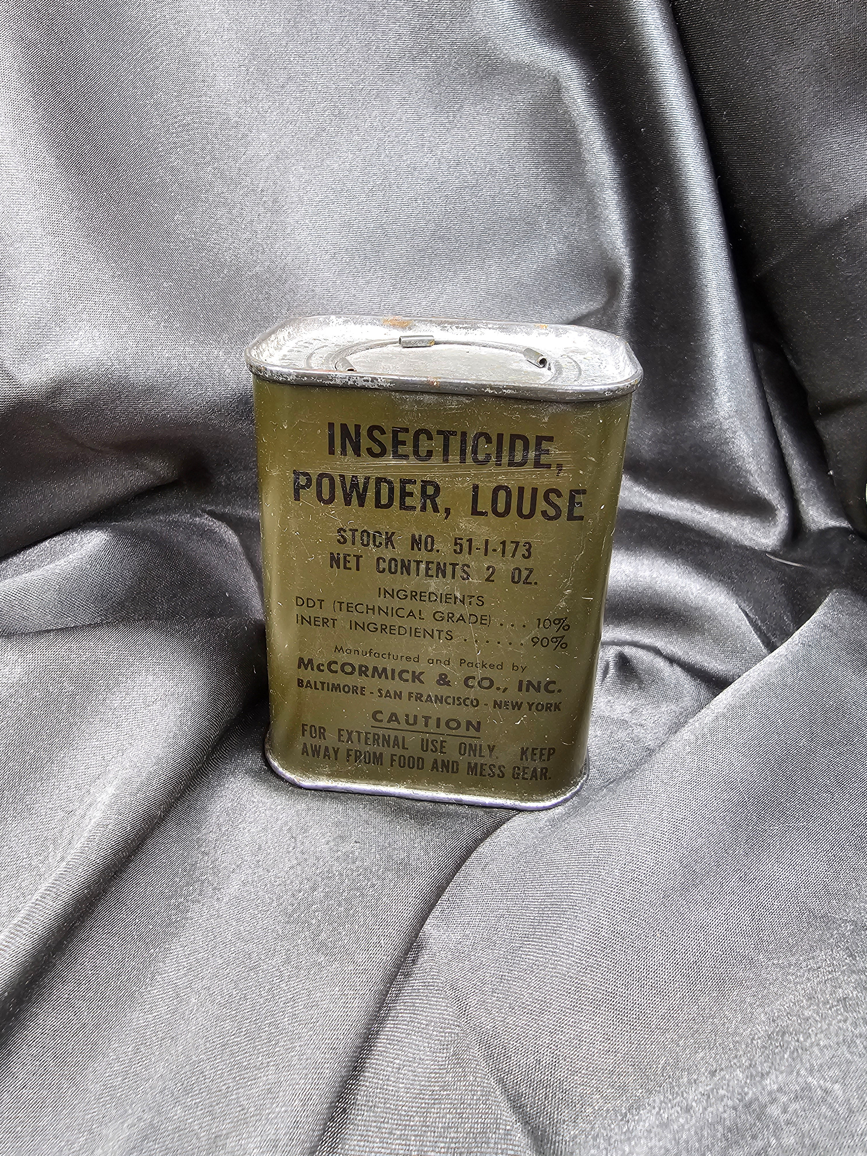 WWII US INSECTICIDE LOUSE TREATMENT CONTAINER