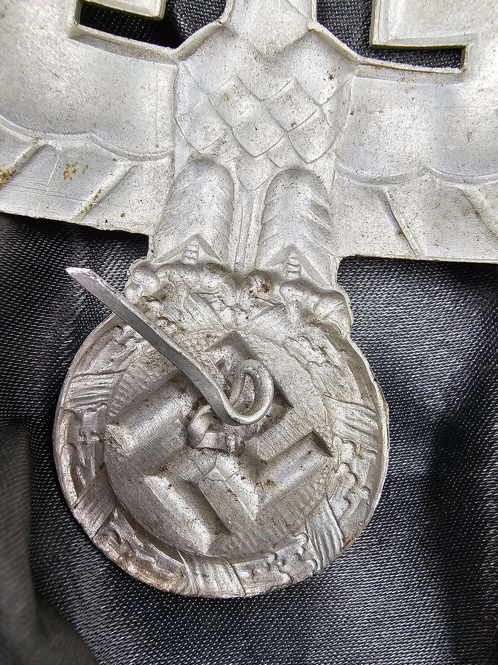 Miniaturbild: WWII GERMAN NSKK CRASH HELMET PLATE