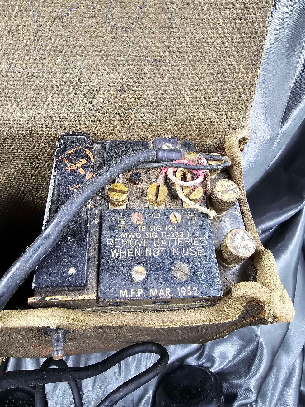 Miniaturbild: KOREAN WAR ERA FIELD PHONE