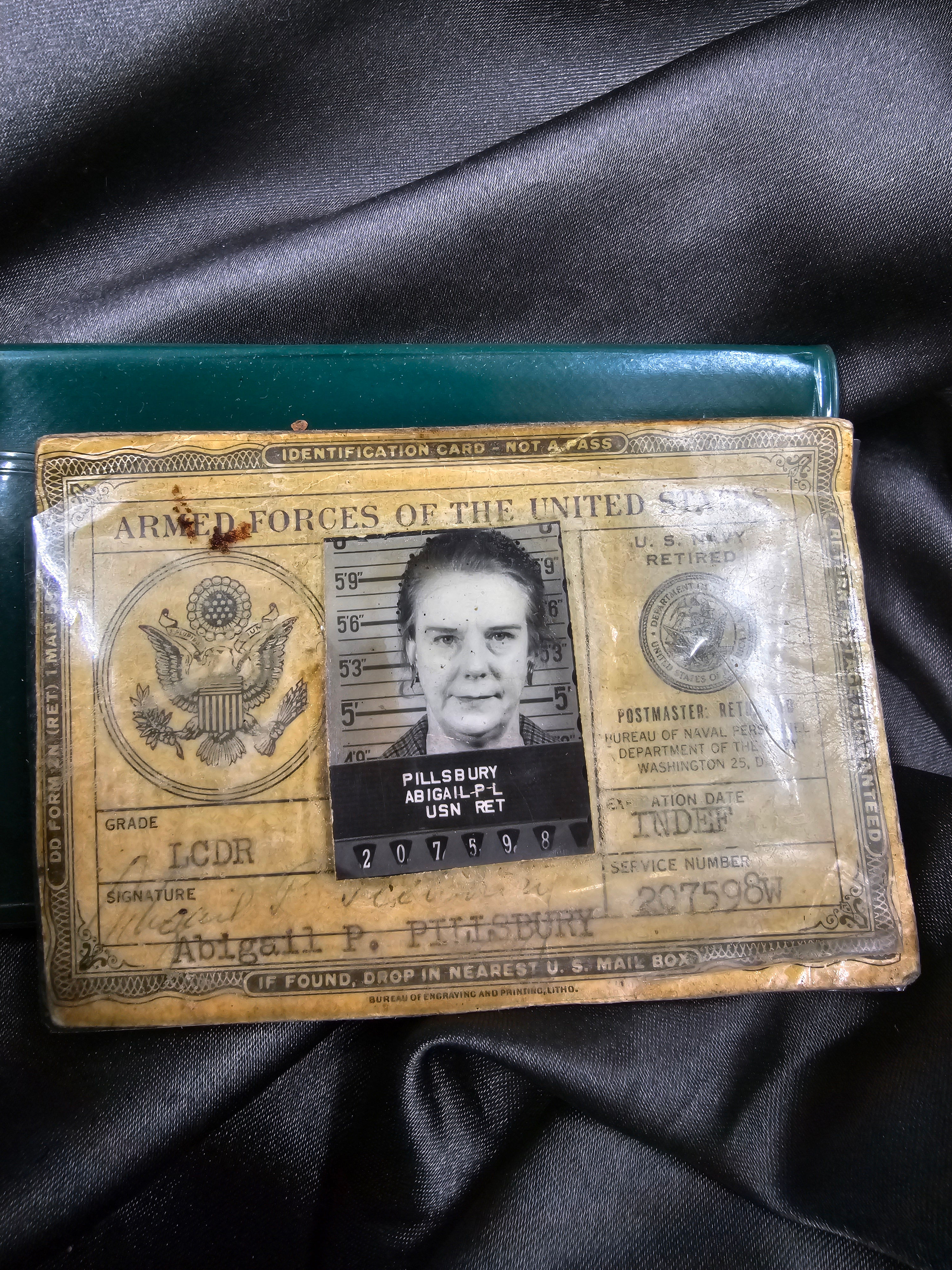 WWII US ARMY WOMAN IDENTIFICATION CARD