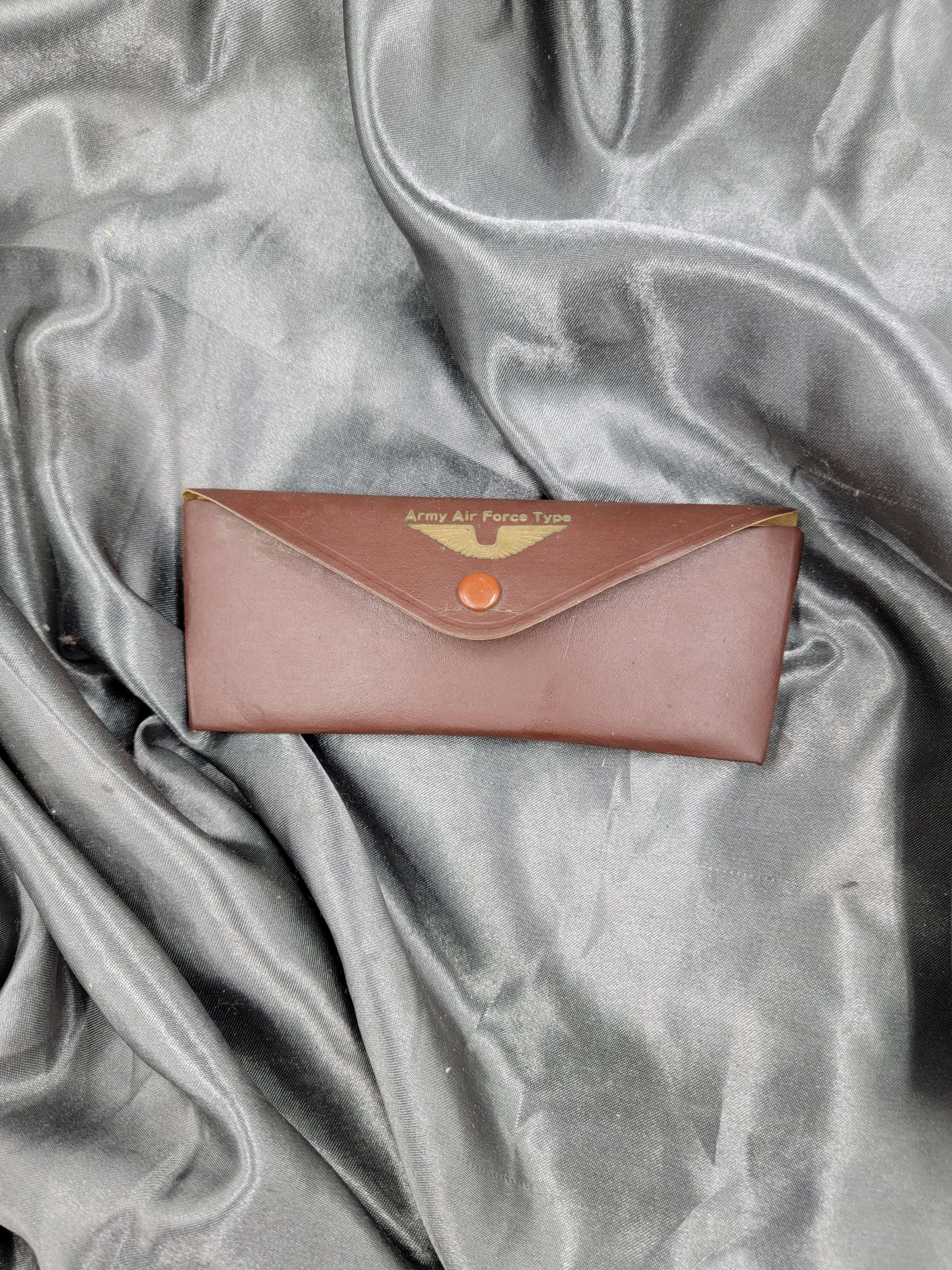 WWII US AIR CORPS GLASSES CASE 