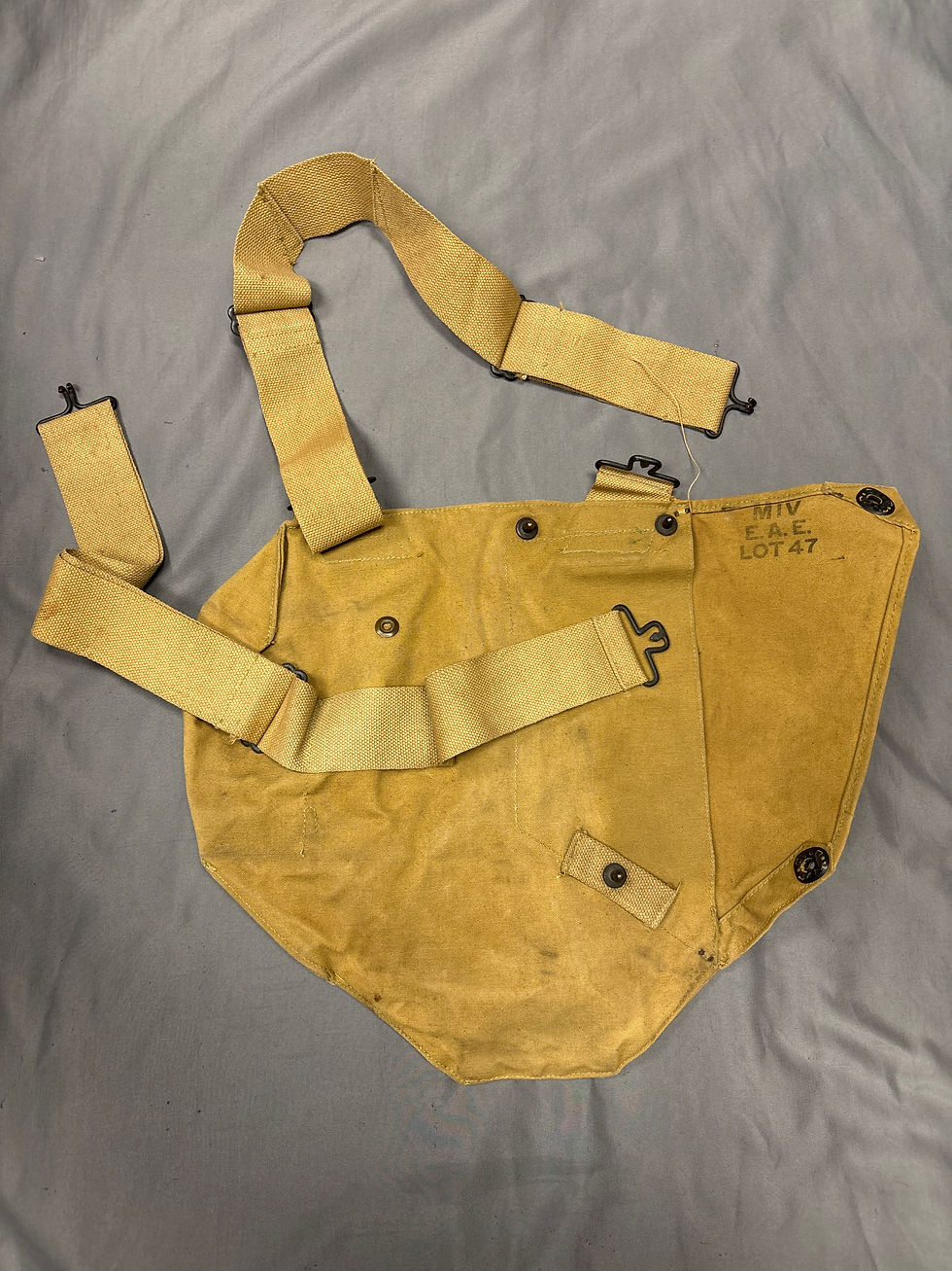 Thumbnail: WWII US KIDNEY GAS MASK BAG 