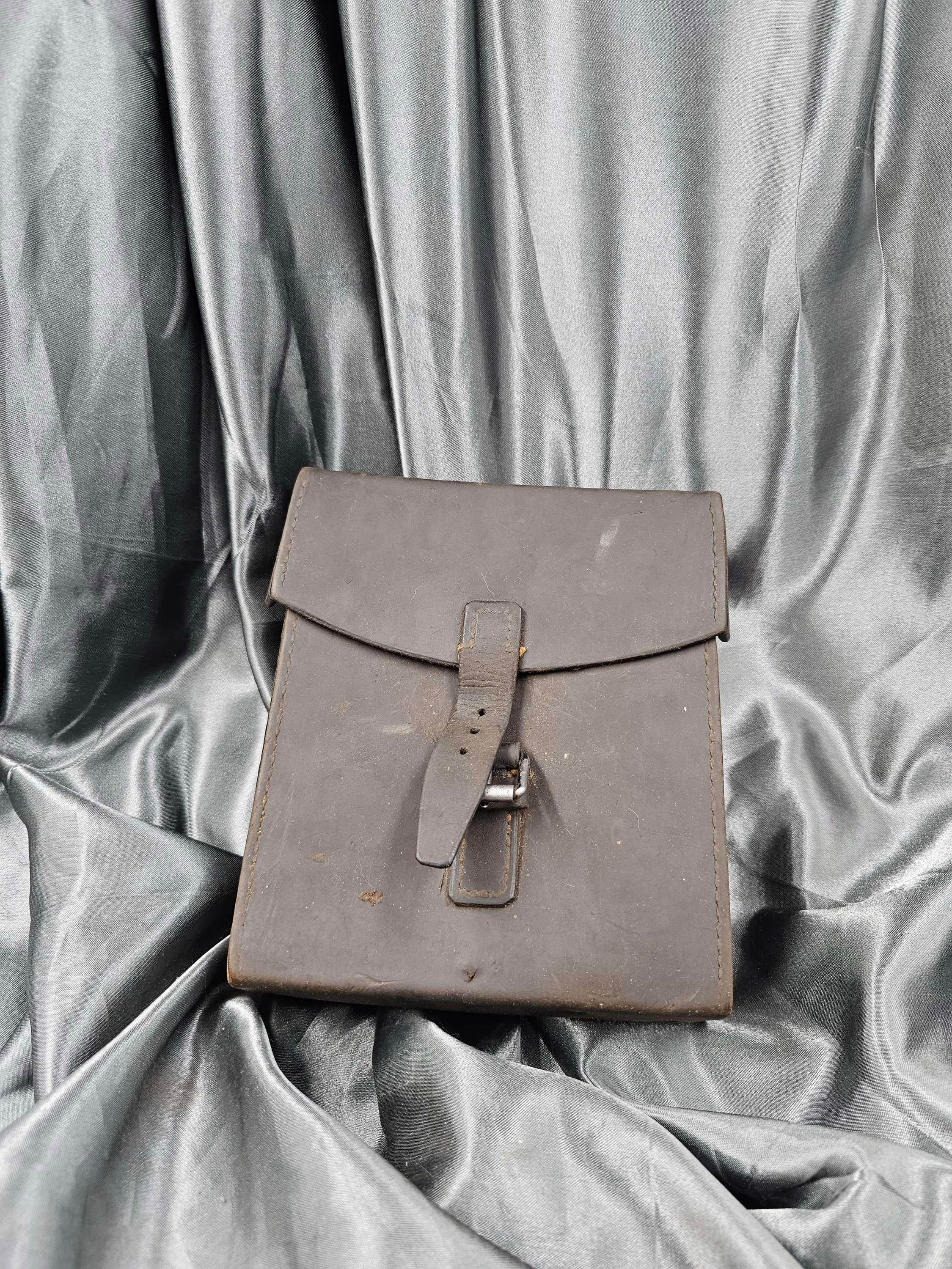 WWII GERMAN SIGNAL POUCH