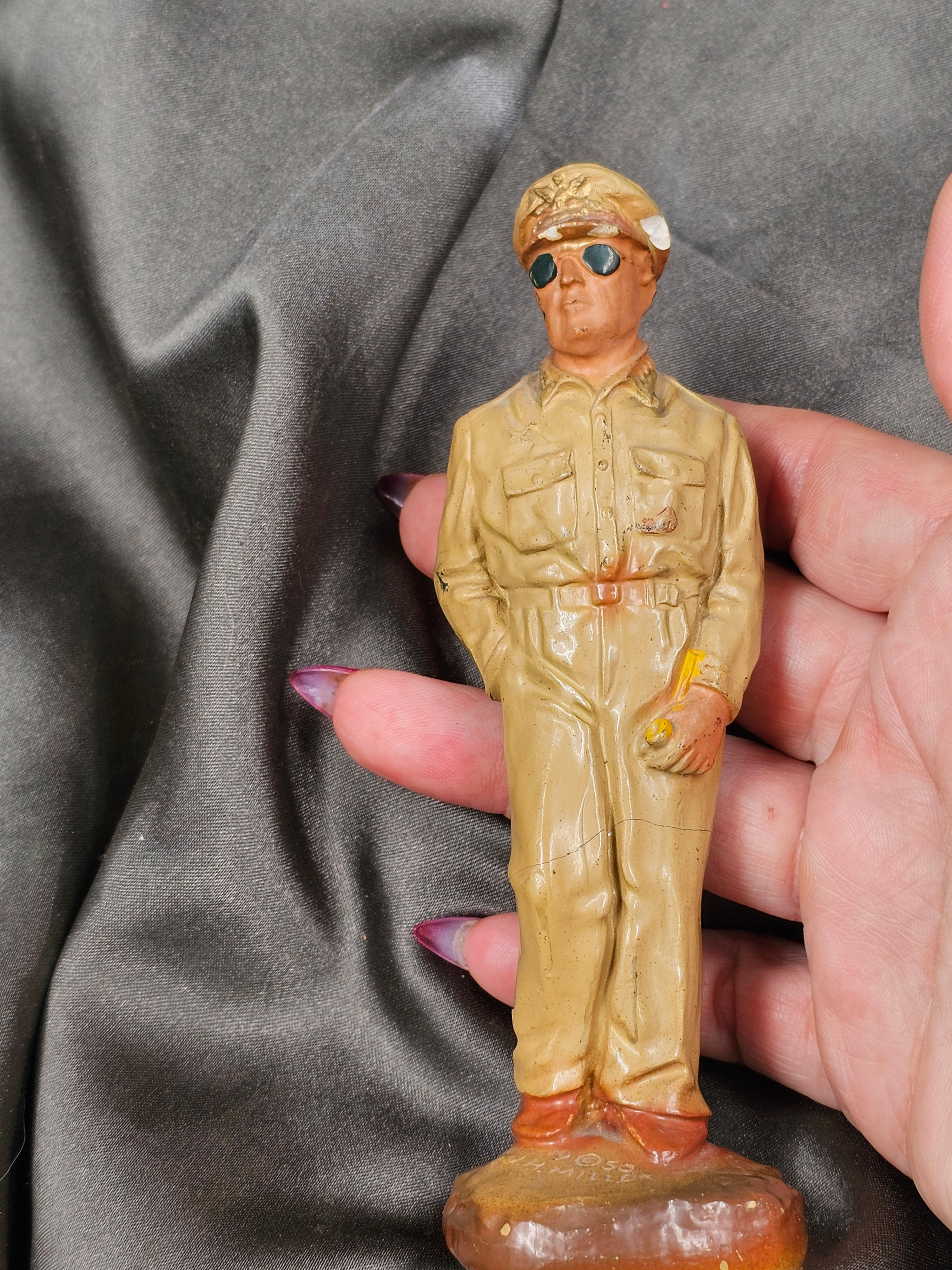 WWII GENERAL DOUGLAS MCARTHUR CHALK FIGURE