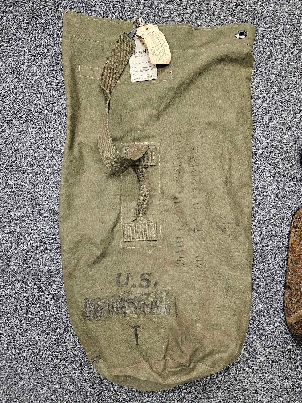 Miniature : WWII US DUFFLE BAG WITH ORIGINAL TAGS