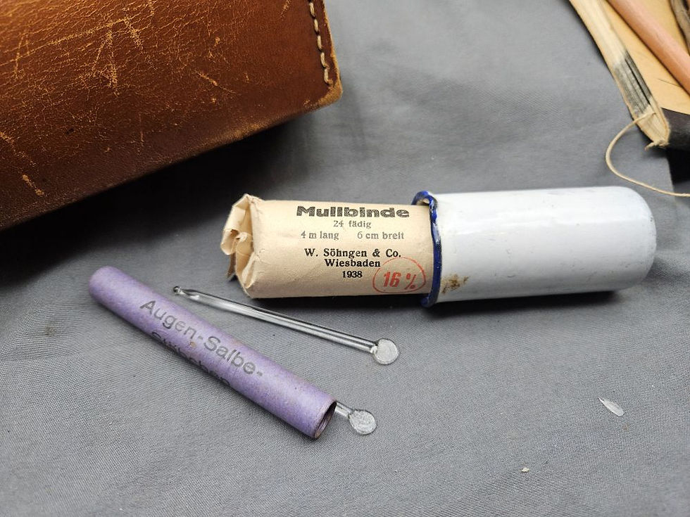 サムネイル： WWII German First Aid Kit