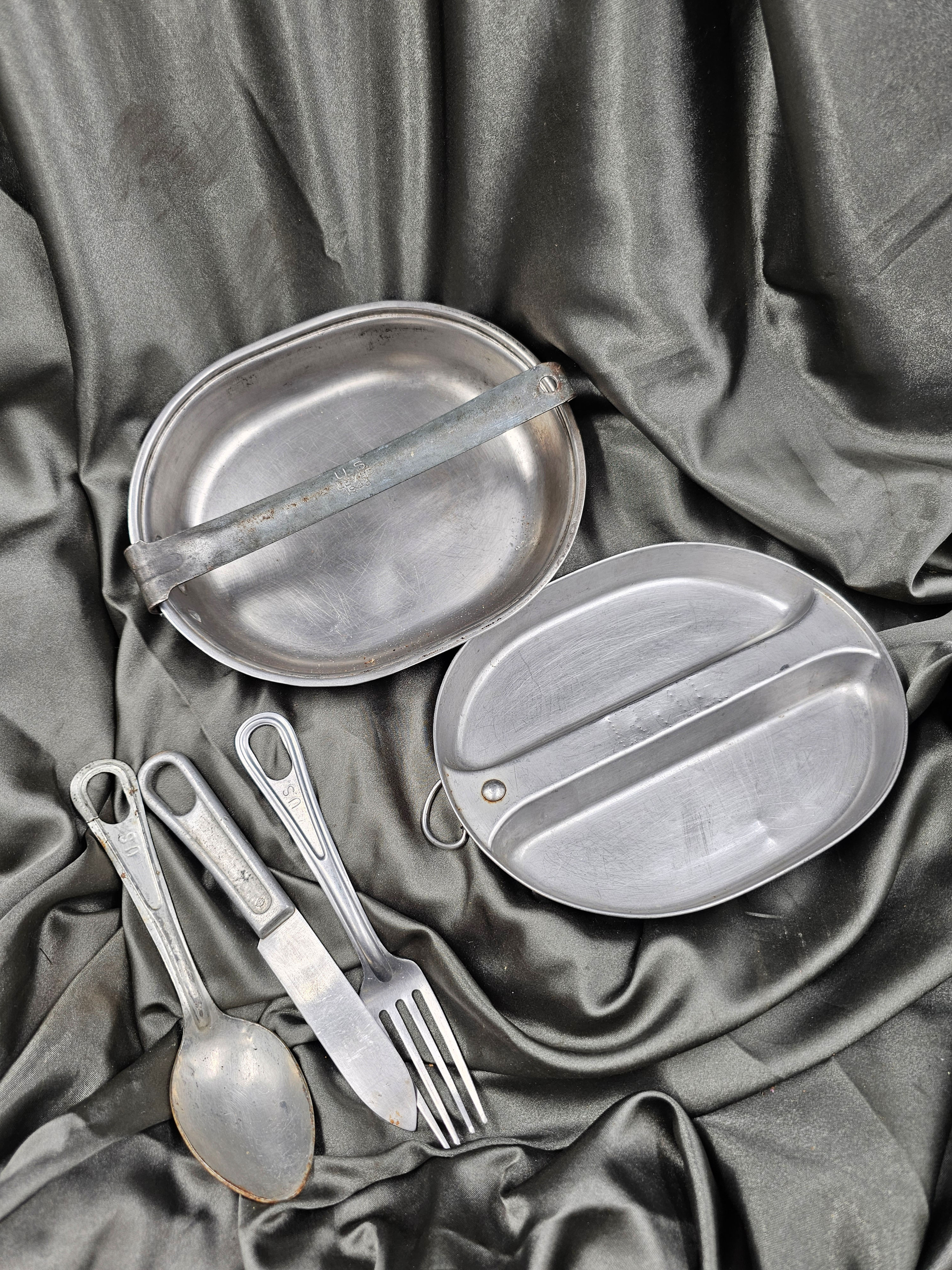 WWII US MESS KIT WITH UTENSILS