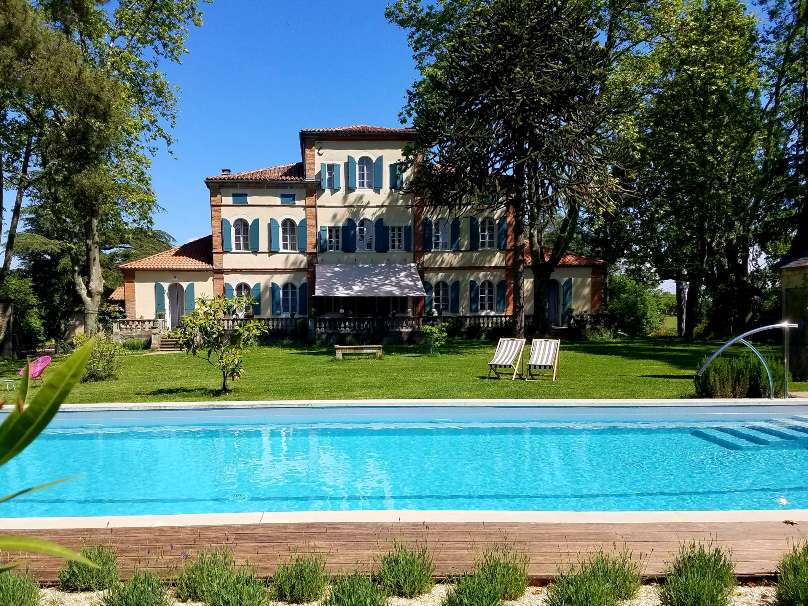 Oh, le château! Chambres et table d'hôtes · Almayrac, Occitanie à Almayrac — vue intérieure
