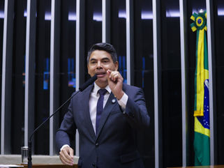 Deputado Messias Donato apresenta projeto que reforça papel da família na definição de conteúdos escolares