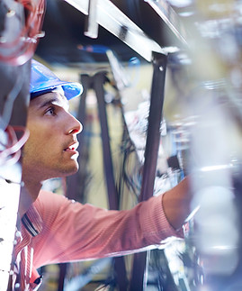 Construction electrician_96dpi_1280x853px_E_NR-24498.JPG