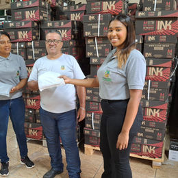 Prefeitura entrega uniformes