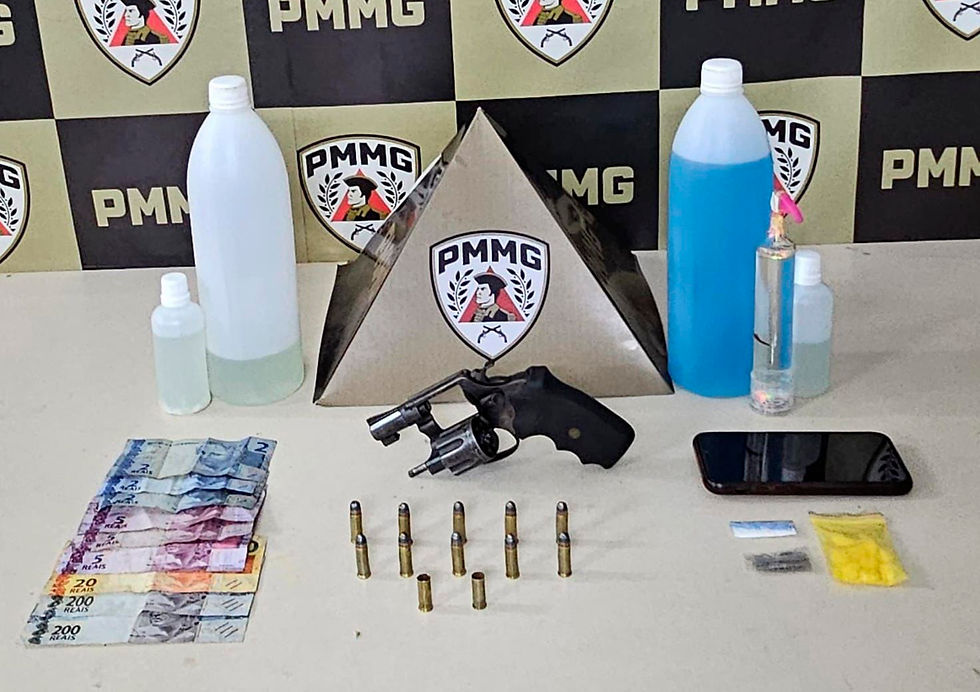 Além do dinheiro, das drogas e da arma uma motocicleta foi apreendida!