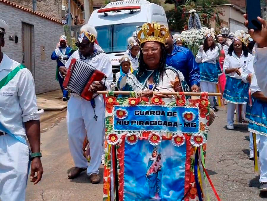 O tradicional desfile pelas ruas do Larnajeiras faz parte deste encontro!