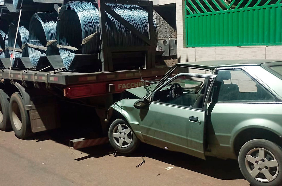 A motorista não resistiu ao impacto sofrido após a batida!