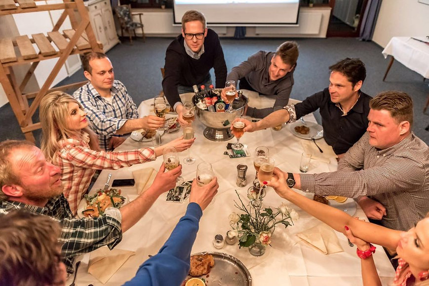 Gruppe im Schießkino Lienen