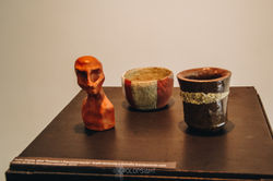 Pedro Soares, série “Processo e Experimentação”. Argila terracota e esmalte transparente com oxido d