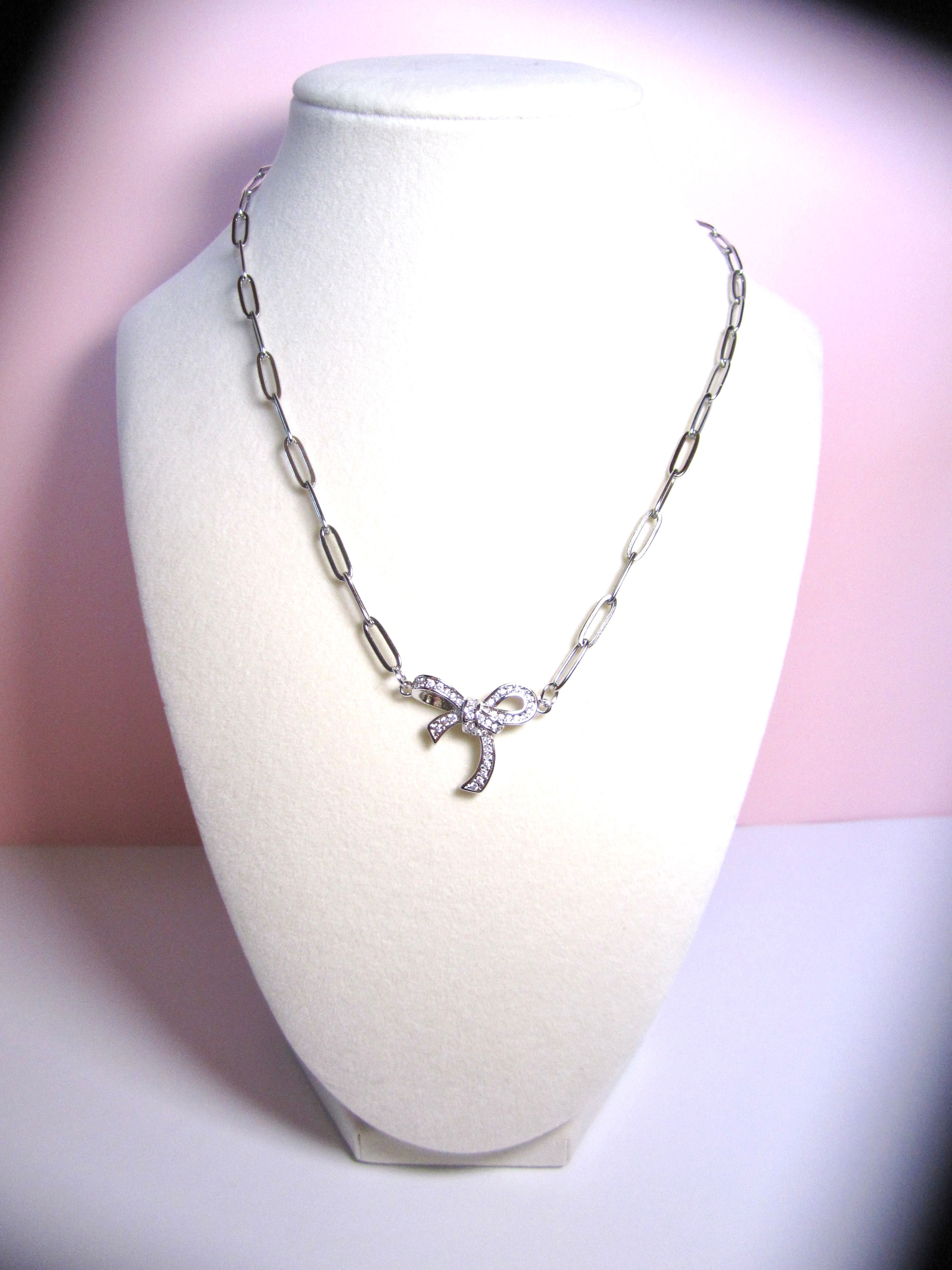 Bow Necklace