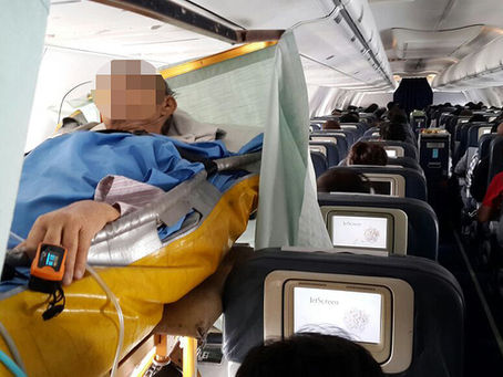 Ambulancia aérea vs. vuelo comercial con camilla: ¿cuál es mejor?