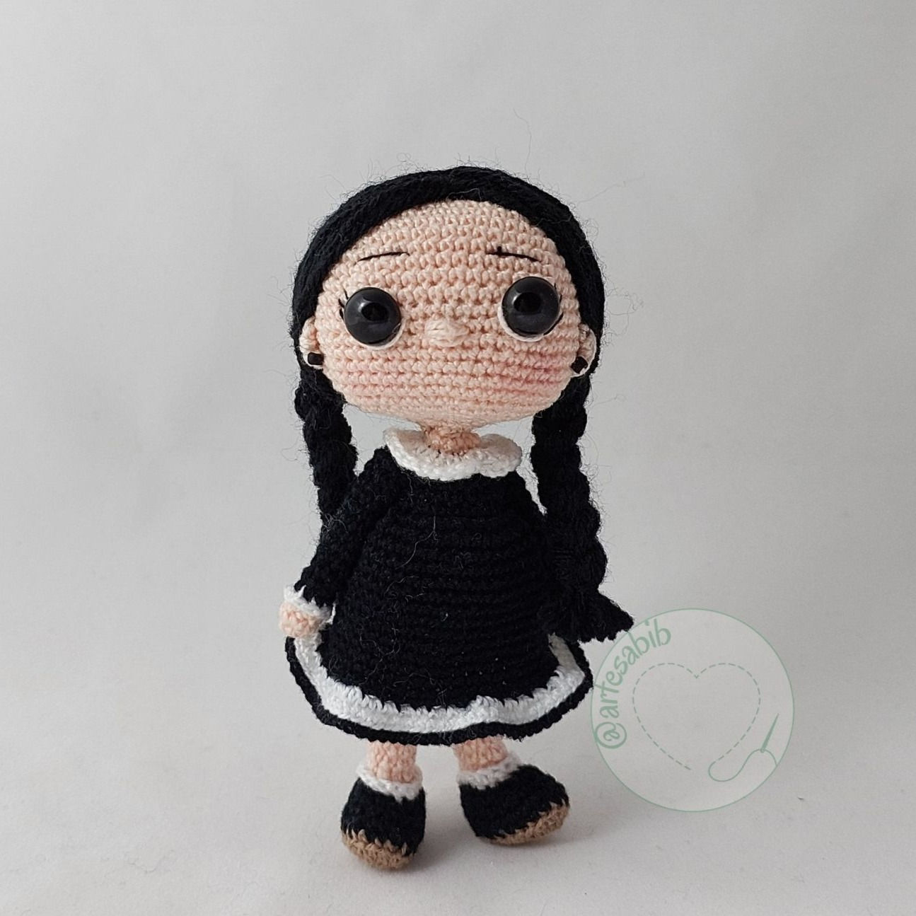 Wandinha Addams Amigurumi
