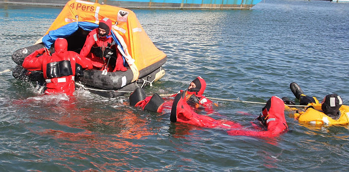 boarding.liferaft-scaled.jpg