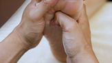 Pourquoi le massage balinais commence par les pieds ?