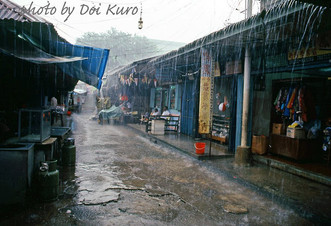 Shelter in rain, Singapore, c1984