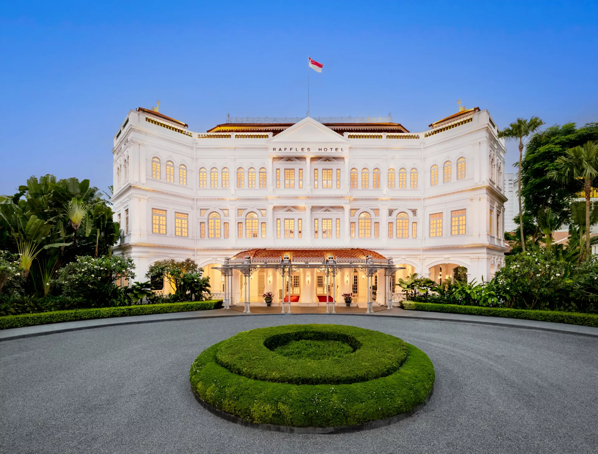 Raffles hotel front