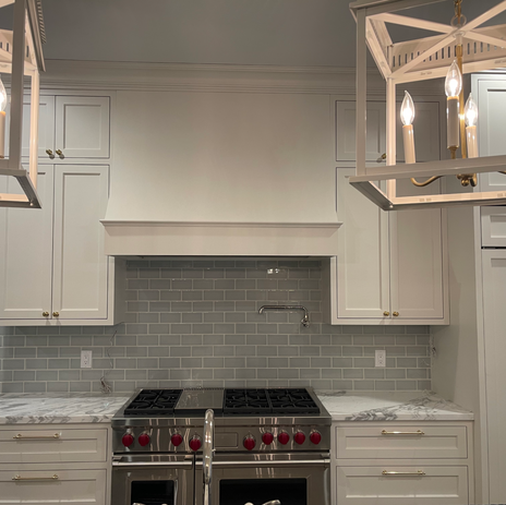 High-end kitchen renovation in Tampa with a custom tile backsplash, luxury stainless steel range, and quartz countertops for a sleek finish.
