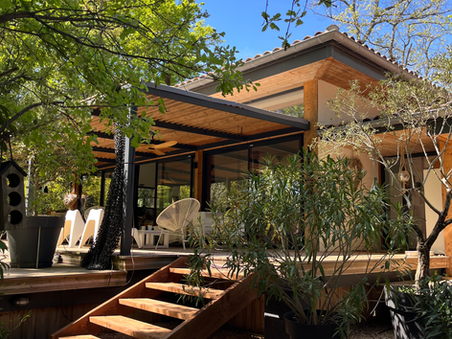 Maison à ossature bois à Lorgues. Architecture intérieure contemporaine et conception sur mesure en Provence.