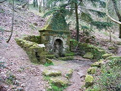 Guern : Fontaine de Saint Jean