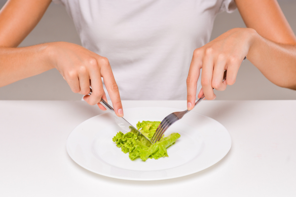 The risks of restrictive weight loss diets to your health at menopause