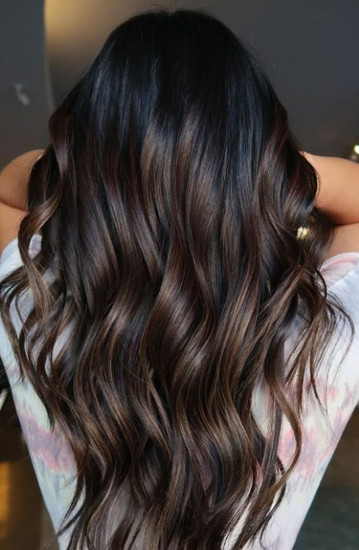 Brunette with beach waves