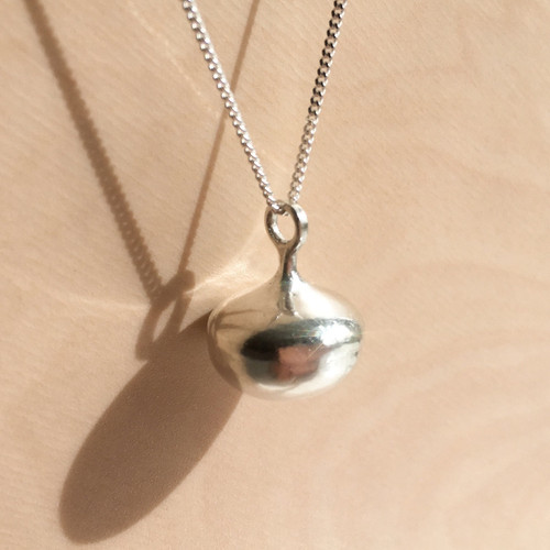 Grounded Sterling Silver Pendant hilomilo