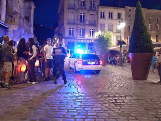 Épinal – Place des Vosges : un conducteur a foncé sur la foule.