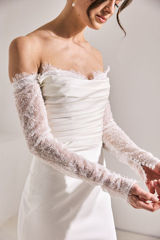 Romantische Brautkleid im Clean Look bei IamYours