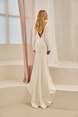 Auswahl an Brautkleidern im IamYours Store Düsseldorf