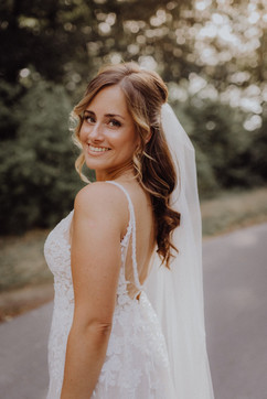 Echte Braut in Hochzeitskleid in Düsseldorf