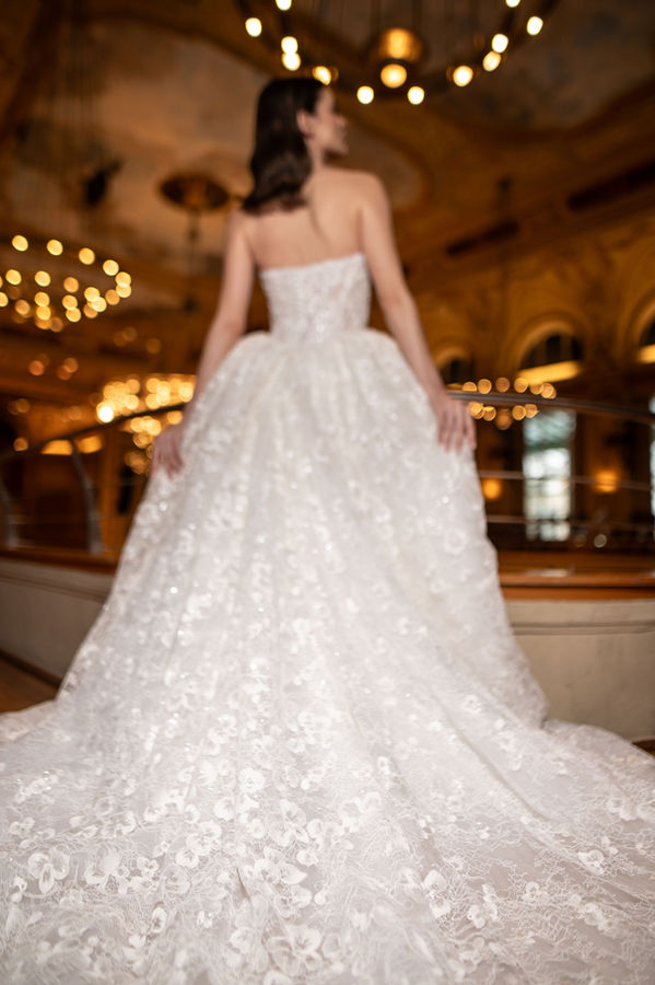 Elegante Brautkleider von IamYours – Anprobe im Store in Düsseldorf