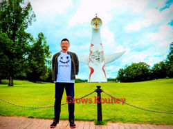 大阪ゲイマッサージ Grows セラピスト Kouhey（万博記念公園 太陽の塔を背に）