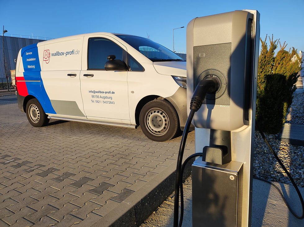 Installation von 8 Ladepunkten auf einem Mitarbeiterparkplatz
