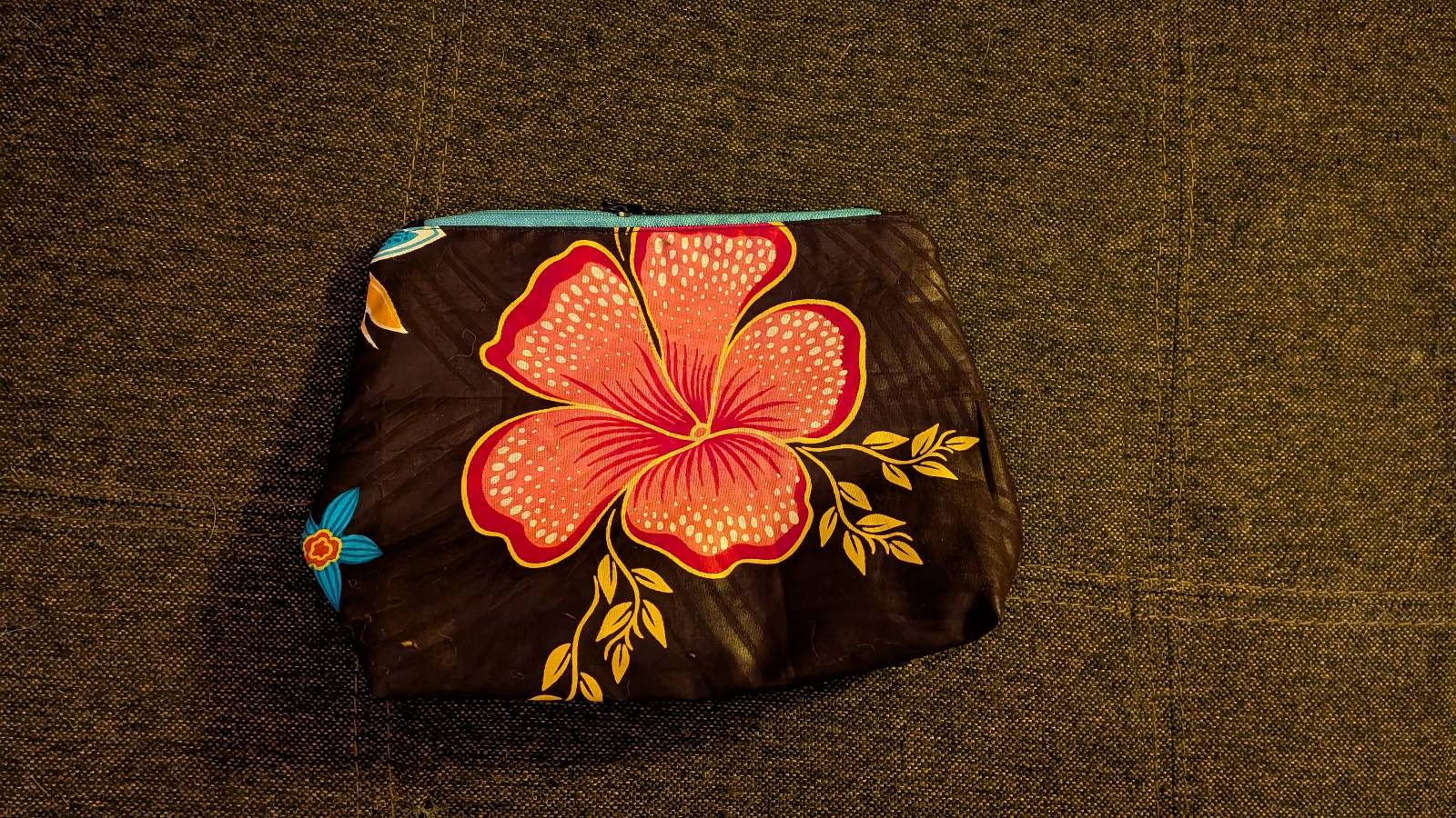 Pochette zippée motif fleur d'hibiscus