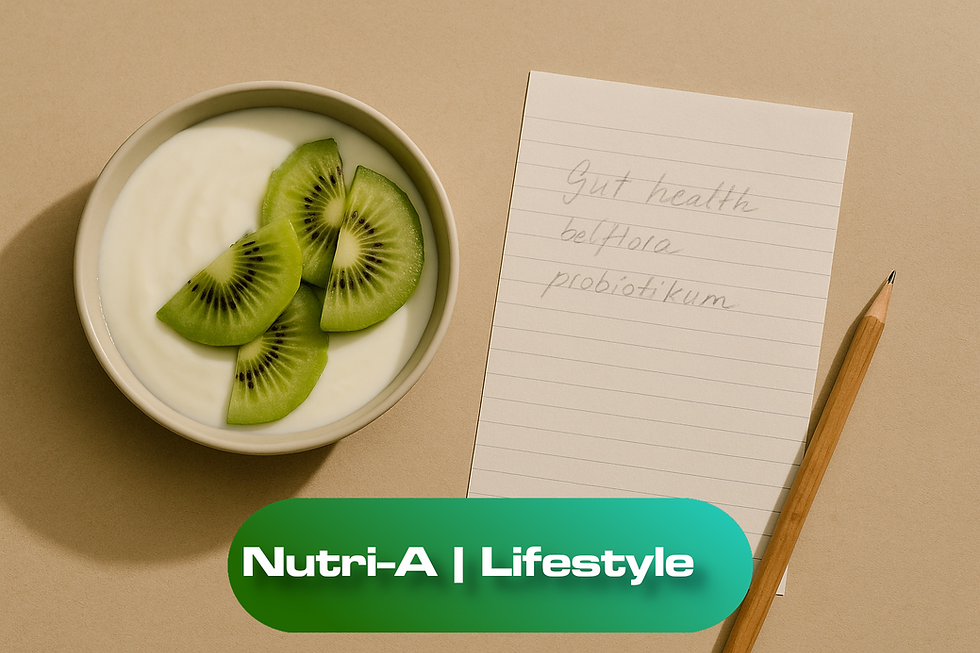 Egyszerű egészséges étkezés jegyzetekkel és kézzel írt megjegyzésekkel egy asztalon