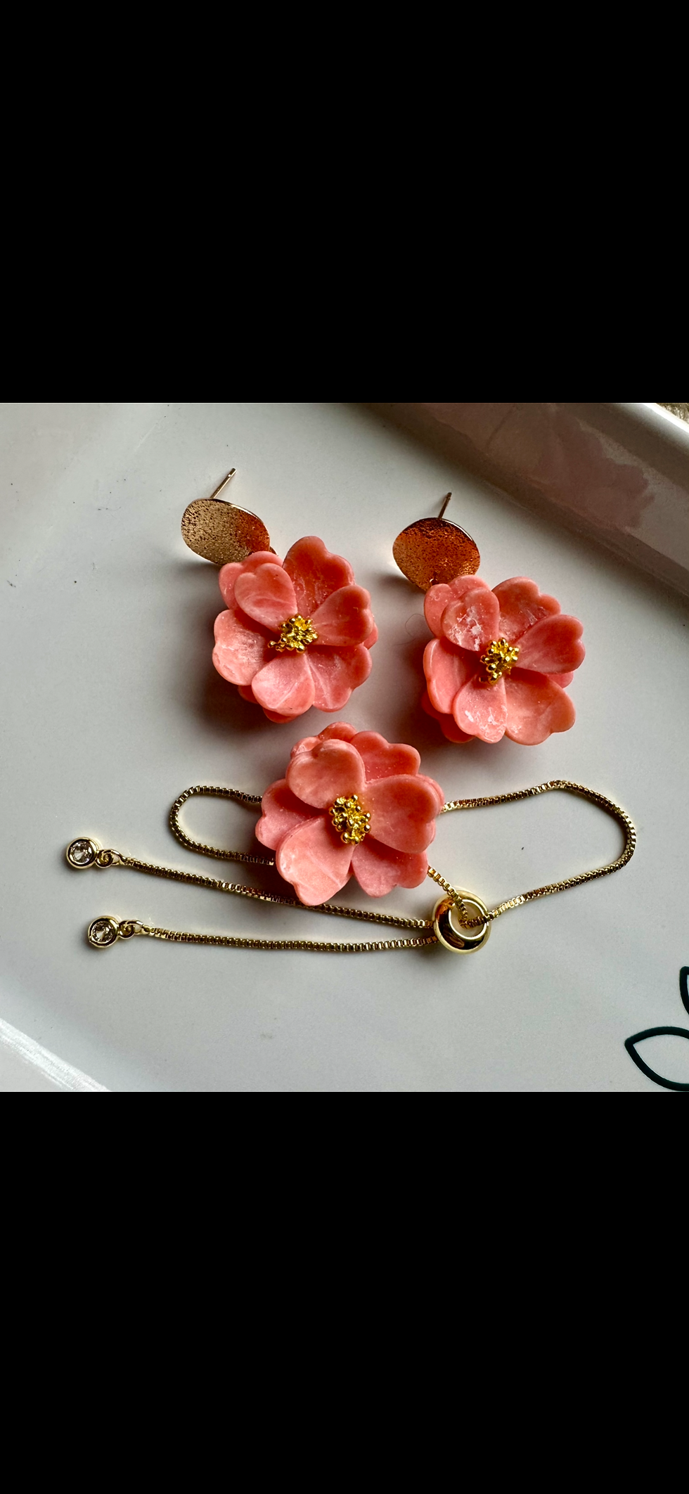 Thumbnail: Peach Flower Braclete