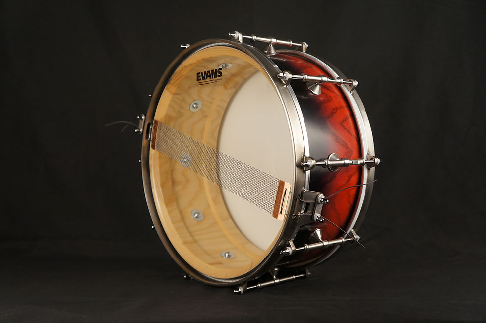 Miniature : Caisse claire 14'' dégradé rouge à noir