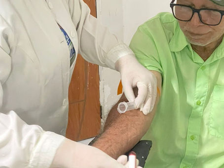 Idosos participando de atendimentos médicos e atividades de bem-estar na Caravana da Saúde da SAIJA em Altinho, projeto realizado via Ministério dos Direitos Humanos.