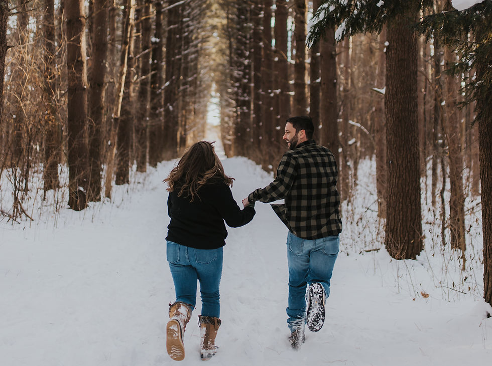 Winter couples session, snow couples session, couples winter outfit, winter photo outfit ideas, winter couple photos.